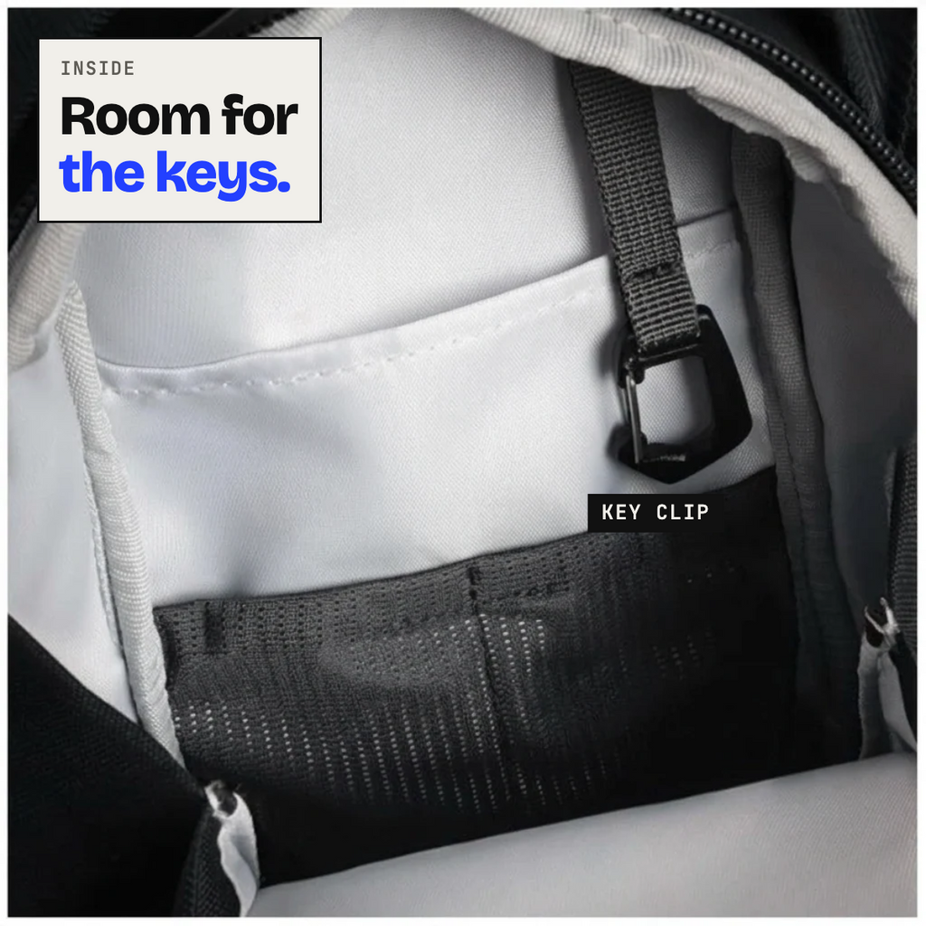 Inside the bottle bag: key clip and stretch pockets